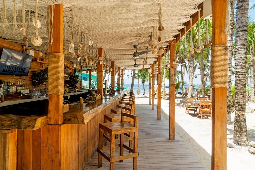 Isla Mujeres - Nomads Hotel Beachclub - Habibi World Travel - https://habibi-world-travel-agency.com/